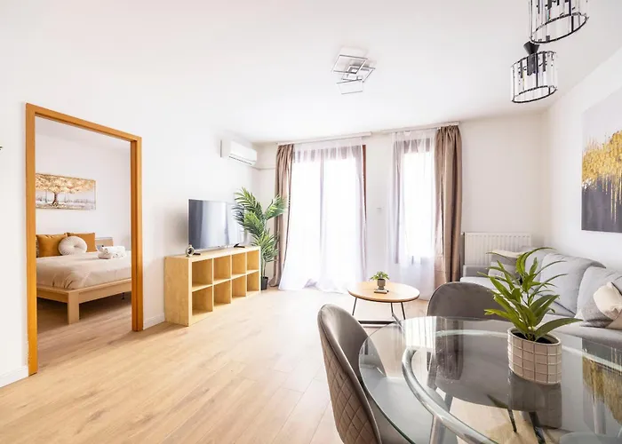 דירה Deluxe K9 With Balcony 