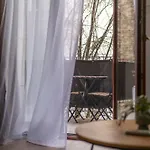 Διαμέρισμα Deluxe K9 With Balcony 
